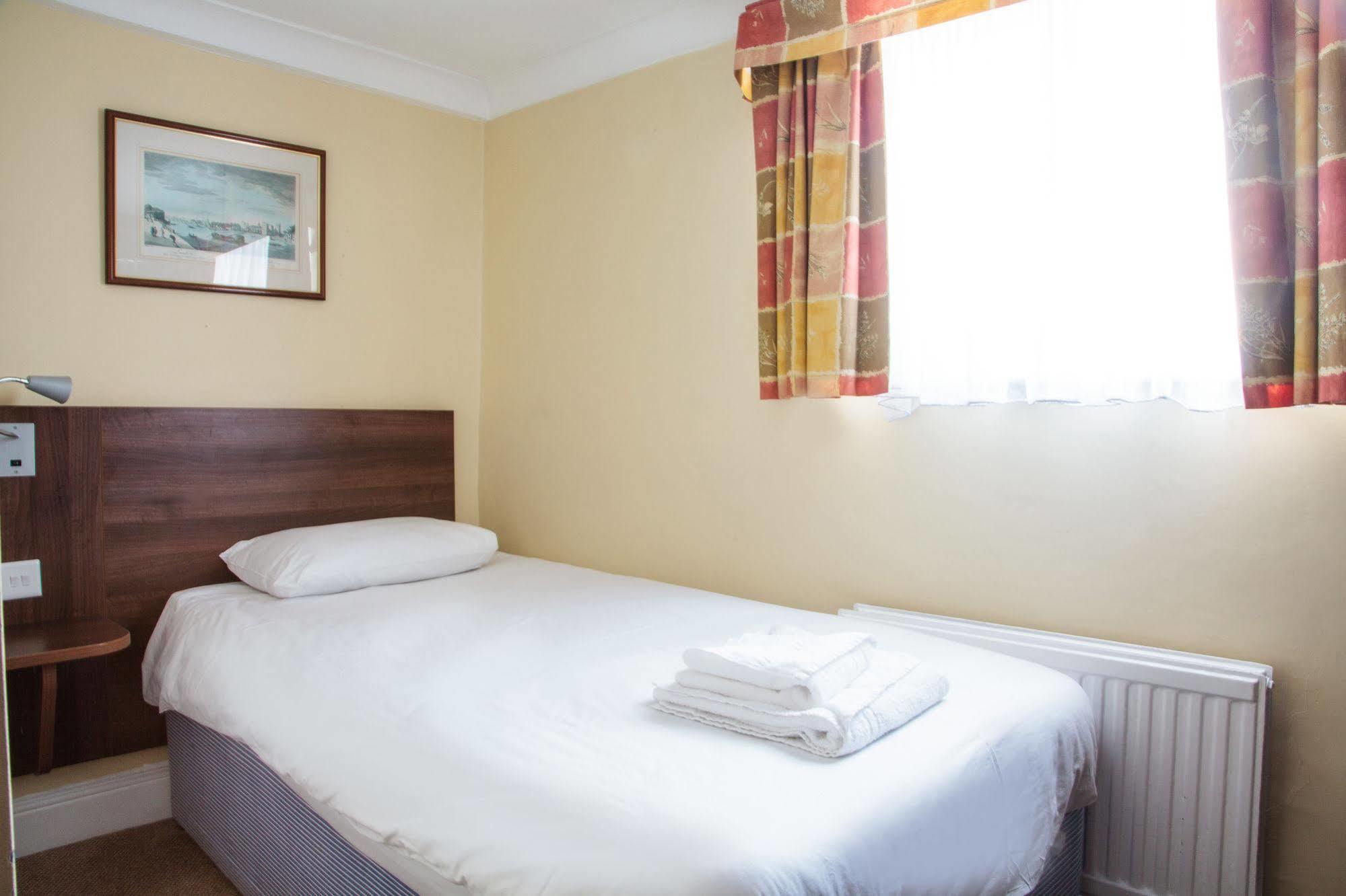 Victoria Inn Лондон Екстериор снимка
