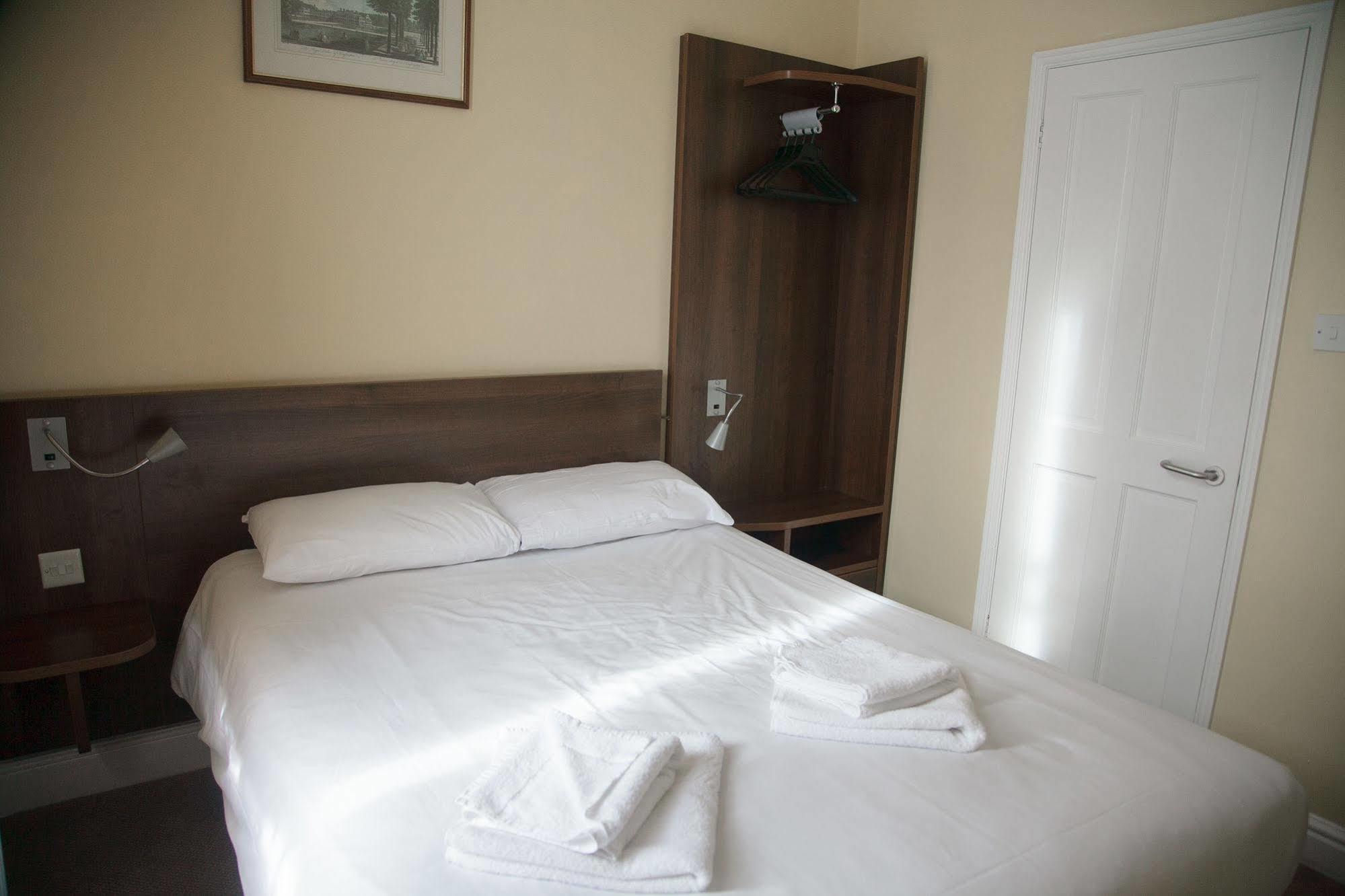 Victoria Inn Лондон Екстериор снимка