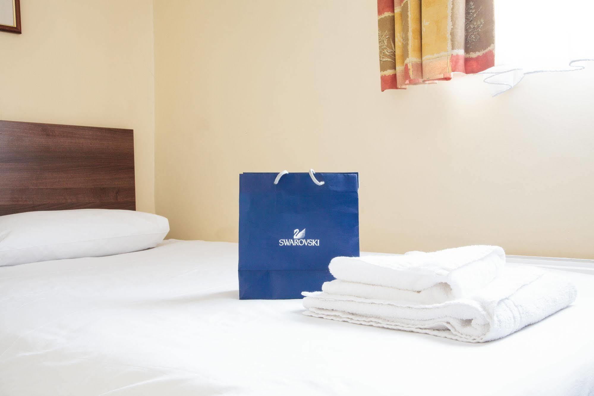 Victoria Inn Лондон Екстериор снимка