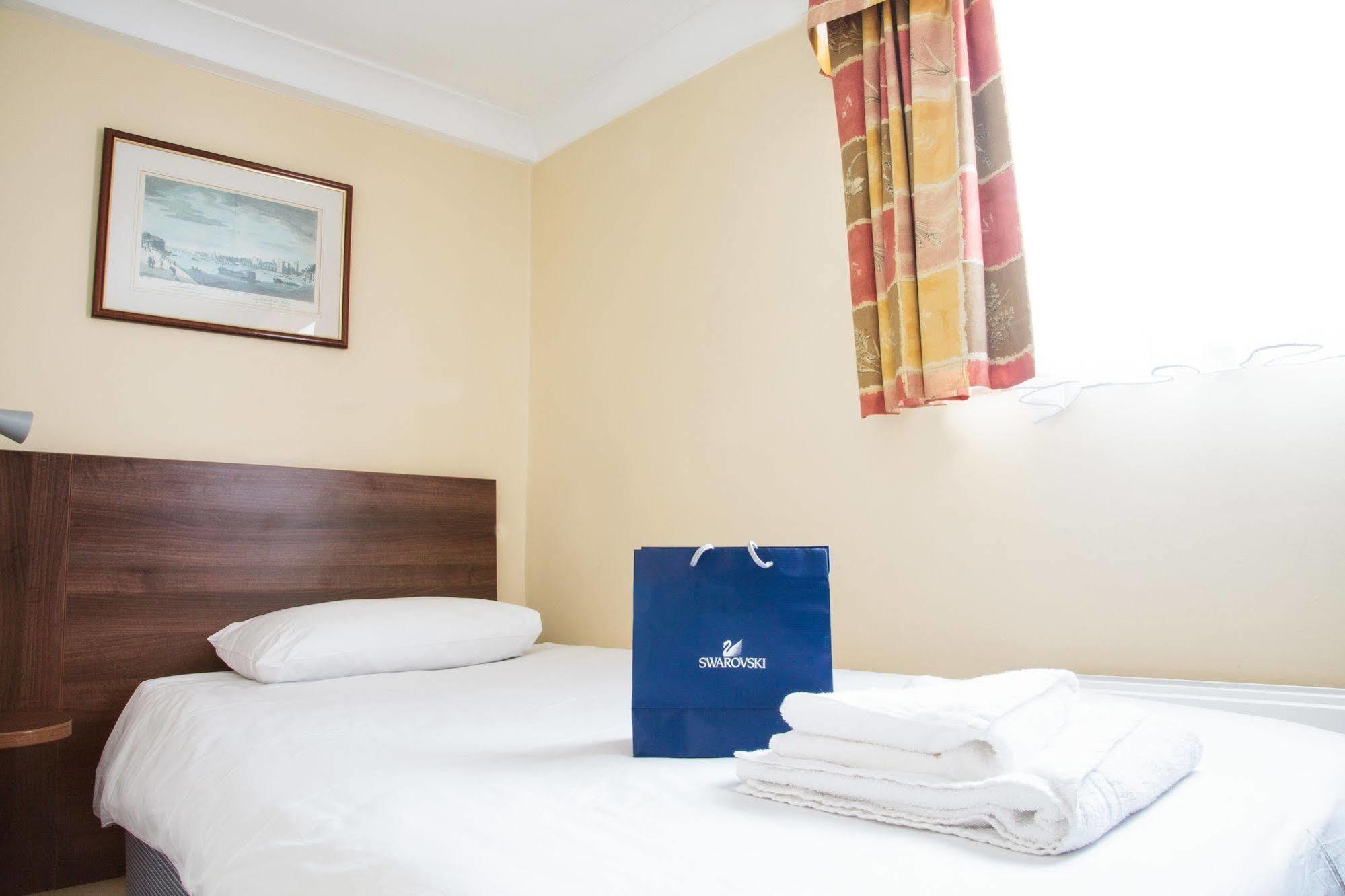 Victoria Inn Лондон Екстериор снимка