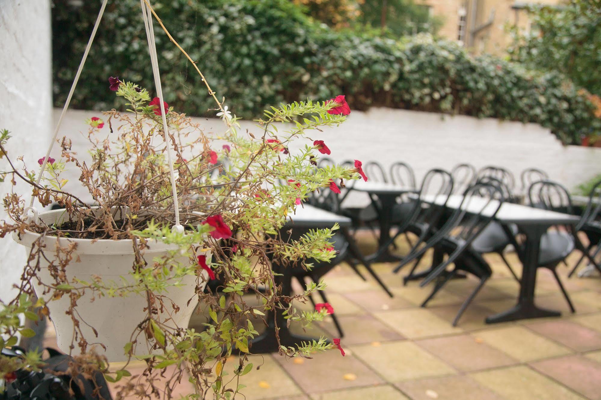Victoria Inn Лондон Екстериор снимка
