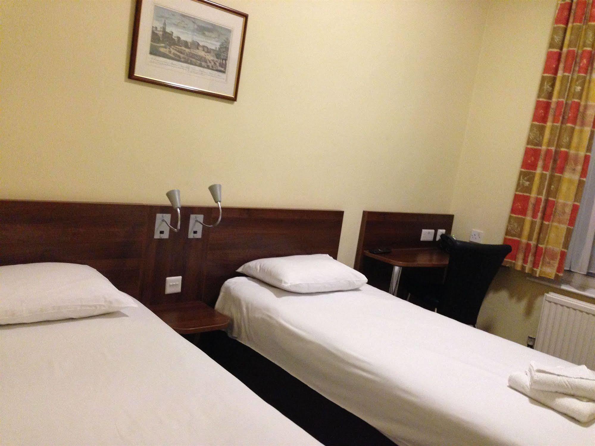 Victoria Inn Лондон Екстериор снимка