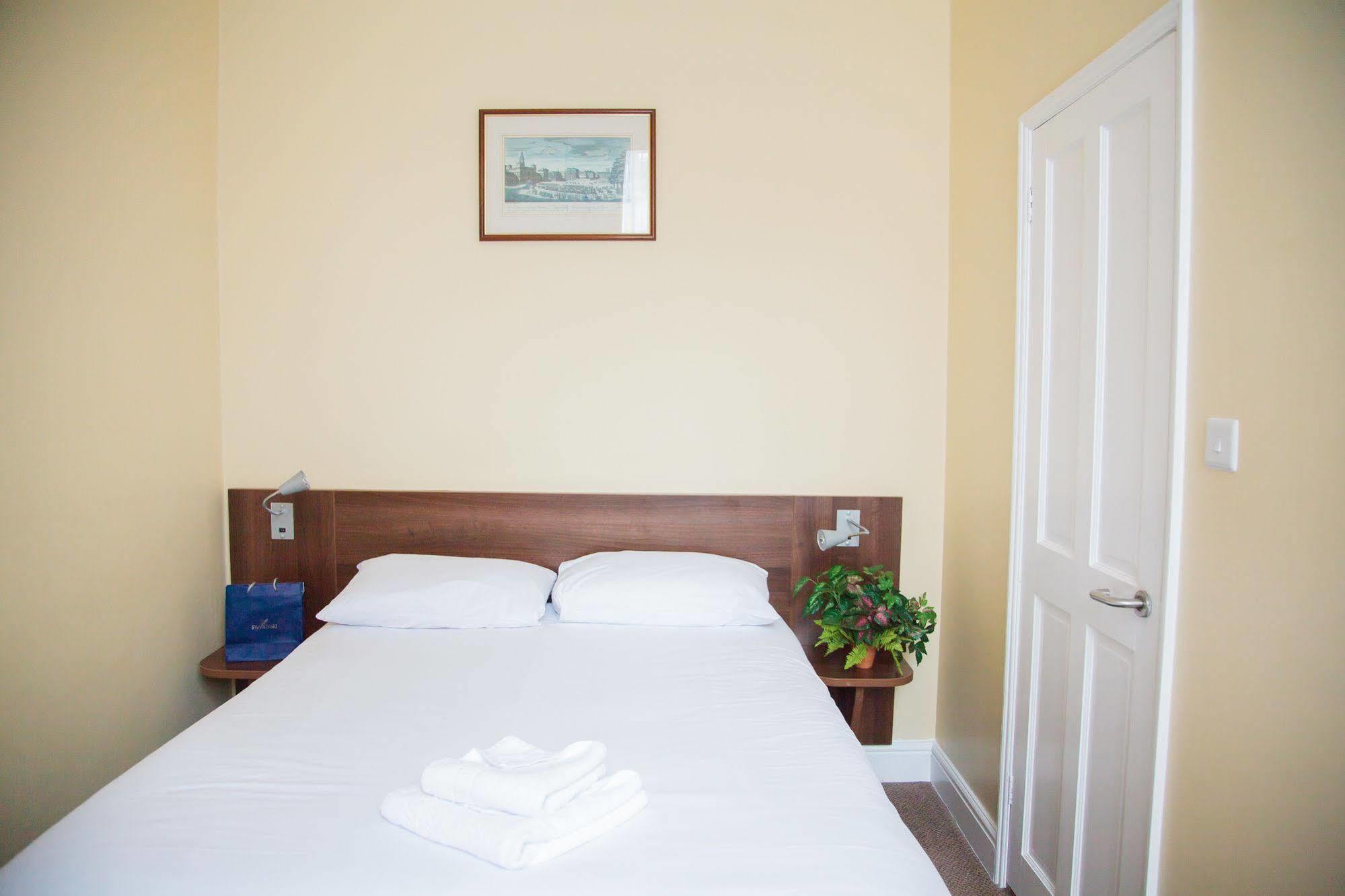Victoria Inn Лондон Екстериор снимка